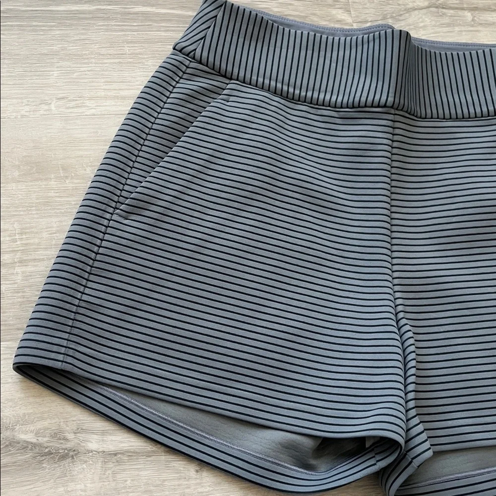 Lululemon‎ Shaped Short Stripe 3” in Sterling Athleisure Workout Yoga Womens 6